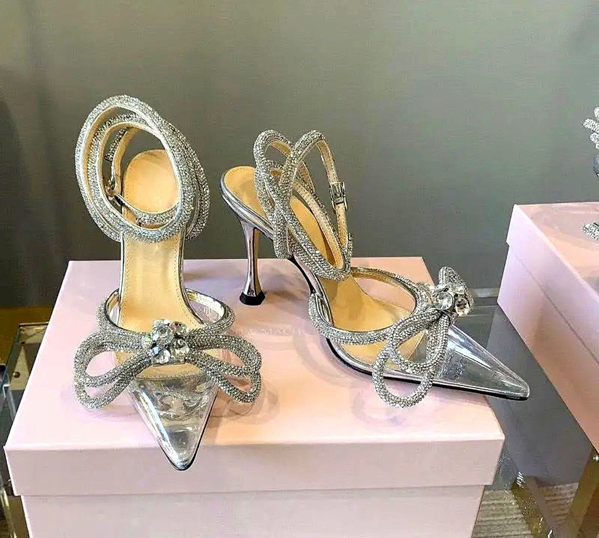 Tacones con lazo y pedrería